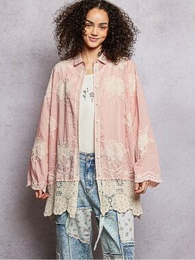 229 ❤️ POL floral embroidered crochet button down top